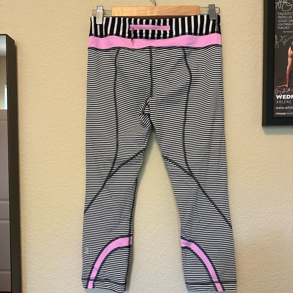 Rare - lululemon SeaWheeze striped capri leggings with pink details. Size 6. - Picture 3 of 5